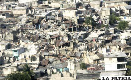 Vista general de edificios caídos en Puerto Príncipe, Haití /ultimahora.es