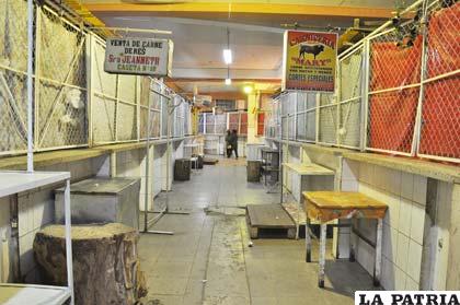 Puestos de venta de carne de res cerrados por tercer día en Oruro