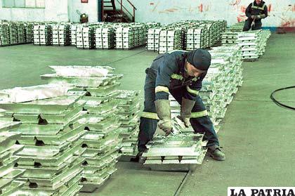 Lingotes de estaño producidos en Vinto