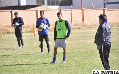 Víctor Barrientos está al mando de los entrenamientos