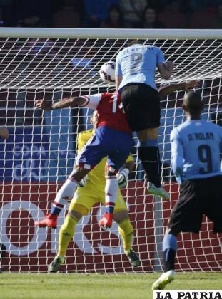 Giménez anota de cabeza para Uruguay /as.com