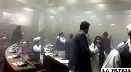 Interior del parlamento afgano tras el ataque talibán /globovision.com
