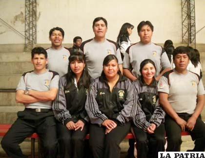 Árbitros de baloncesto, Moncada el primero de los sentados de izquierda a derecha