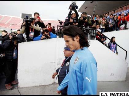 Cavani en la víspera fue el foco de atención de los medios /eluniversal.com