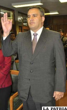 Ricardo Cámara Balderrama es posesionado