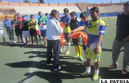 Varios jóvenes se presentaron en el primer día de trabajo