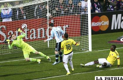 Messi tuvo la más clara, que fue contenida por Ospina /AS.COM