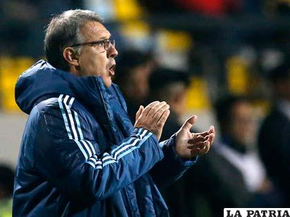 Martino estuvo dando instrucciones durante todo el partido /AS.COM