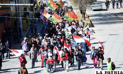 Marcha reducida por divisionismo en el Comcipo pretende llegar a La Paz /APG