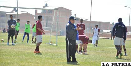 Barrientos trabaja en procura de armar un plantel competitivo