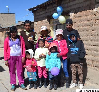 Familia reintegrada por aldeas SOS en Caracollo
