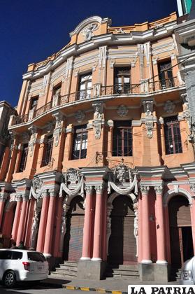Fachada del teatro más antiguo de Oruro, el Palais Concert