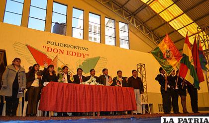Acto de distinción de maestros meritorios de Oruro