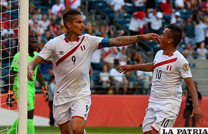 Guerrero celebra el gol que anotó, para la victoria peruana /conmebol.com