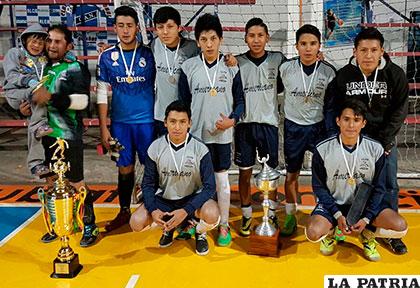 El equipo de la Promoción 2015, campeón del certamen