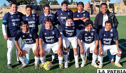Siempre Amigos accedió a cuartos de final en Sénior