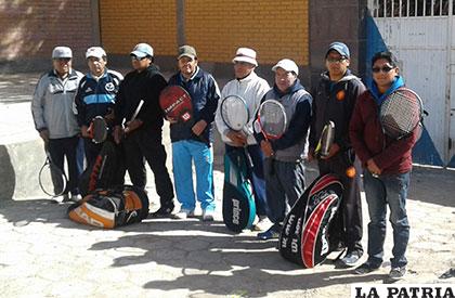Deportistas del San José Tenis Club, no pudieron ingresar a los campos deportivos