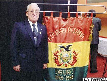 Jorge Azeñas sirvió durante varios años en el colegio Alemán