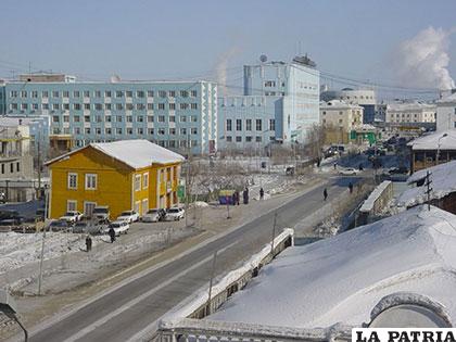 Yakutsk se ubica en Siberia en el curso del río Lena