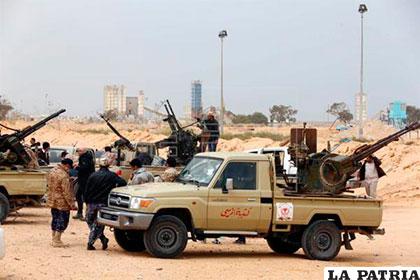 Tropas leales al gobierno de unidad libio lanzan ataques en contra del EI /efe.com
