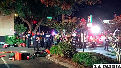 Investigadores y equipos de seguridad resguardan la escena de la matanza en Orlando, Florida /uvnimg.com