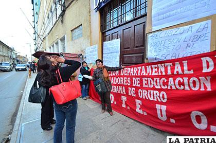 Maestros protestaron en puertas de la Dirección Departamental de Educación