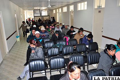 Las personas con gripe deben visitar los centros de salud