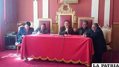 Reunión entre dirigentes de la Súper Feria y autoridades ediles