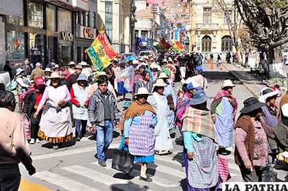 Gremiales paralizaron el centro de la ciudad con su marcha de protesta