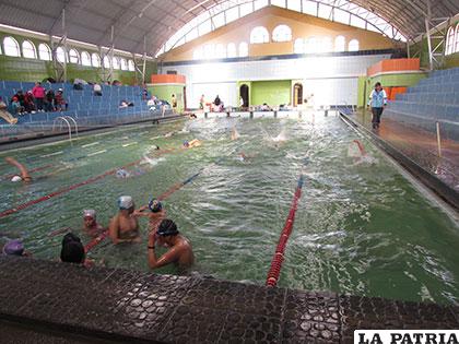 La pileta utilizada por los nadadores requiere mantenimiento