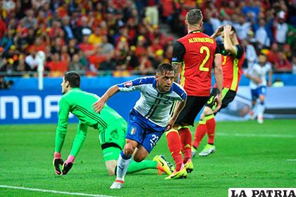 Emanuele Giaccherini anotó el primero para los italianos