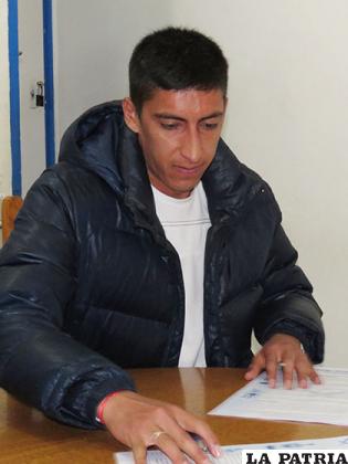 Iván Vidaurre firmó ayer su contrato con San José