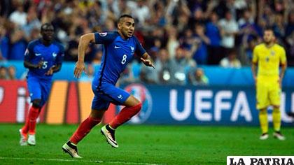 Francia venció en su debut a Rumania (2-1), Payet anotó el gol del triunfo /la10.io