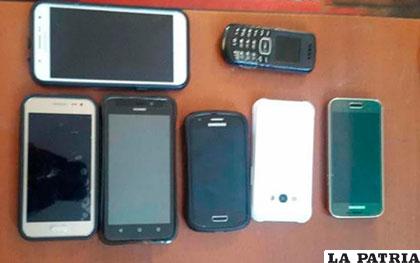 Los celulares recuperados por la Policía