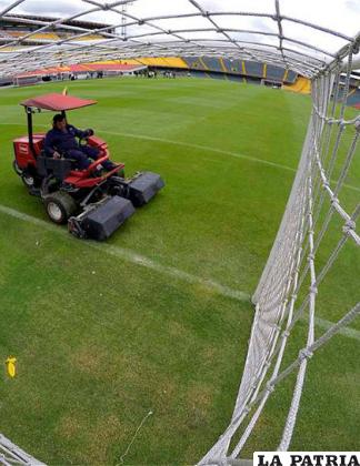 Hacen todos los esfuerzos para poner en condiciones las canchas