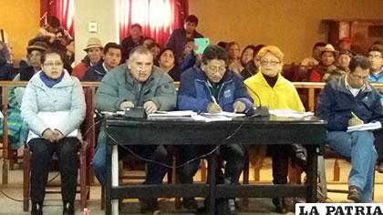 Personeros de Comibol brindaron informe sobre transferencia de terrenos en la Brigada Parlamentaria
