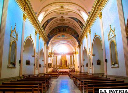 Interior de una Iglesia católica /eldia.com.bo