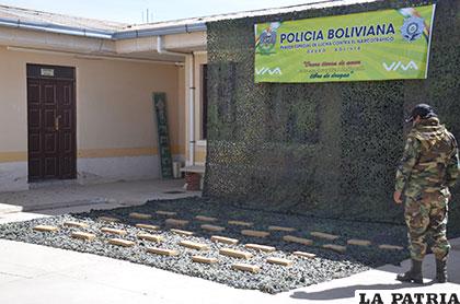 La Felcn-Oruro a principio de mes presentó a la prensa el secuestro de marihuana prensada durante un operativo realizado en la zona Sur de la ciudad /Archivo