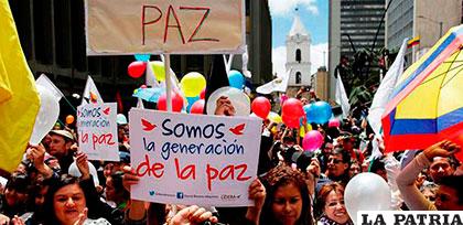 La población celebra cese del fuego definitivo entre el Gobierno y las FARC /PULSOSLP.COM.MX
