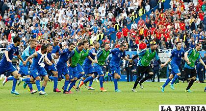 El festejo de los italianos por la clasificación a cuartos, dejando a España en el camino /AS.COM