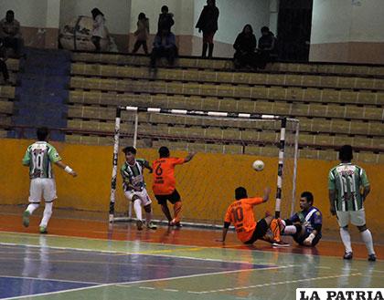 Castellón (6) anotó el gol del triunfo para Nantes