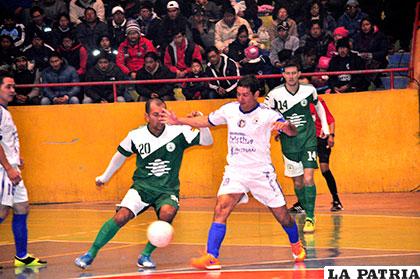 CRE, que es el favorito, venció por goleada a Palmeros