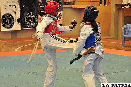 Deportistas de varios clubes se alistan para el nacional de taekwondo