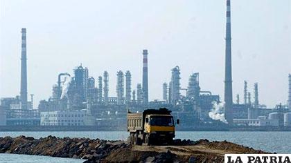 El parque industrial químico en la provincia de Jiangsu