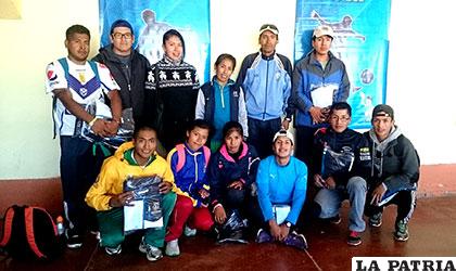 Selección orureña de la categoría que concurre al nacional de atletismo en Tarija