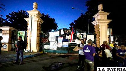 El principal campus de la Universidad de Puerto Rico continúa cerrado