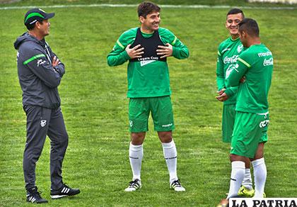 Ronald Raldes (centro) dejó la selección por lesión /APG