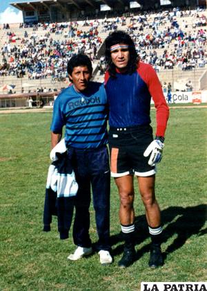 Escobar junto a Juan Bernuncio