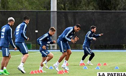 El cuadro argentino se alista en Melbourne para el cotejo ante Brasil