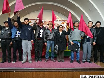 Los nuevos representantes del Comité Cívico de Oruro que fueron electos ayer